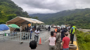Estudante no komunidade balun  ne&#039;ebé nadodon tuituir malu iha komoro mota-ulun atu viajem ba munisípiu, maibé la hetan autorizasaun husi governu. Sesta (2/4)