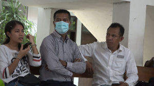Eis-Prezidente Komisaun Funsaun Publiku LP hein hela iha resintu Tribunal Distrital Dili (TDD) atu rona despaisu, Sabdu (05/12).
