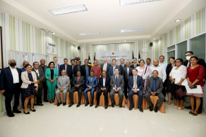 Komisaun Interministeriál hasai foto hamutuk hafoin selebra akordu ho kompaña Alcatel Submarine Network (ASN) ba projetu Kabu Submarinu Fibra Óptika.