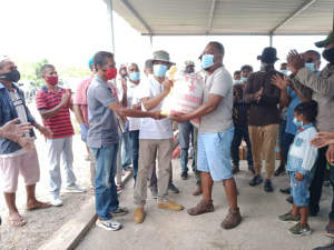Vitima inundasaun iha Postu-administrativu Laklo, Munisipiu Manatutu simu hela apoiu umanitaria, Sabadu (08/05).