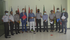 Foto Hamutuk PNTL, Diplomata husi Embaixada Nova Zelandia ho Sidadaun Nova Zelandia ne&#039;ebe nani tama mai terotoriu Timor Leste ilegal (10/9)