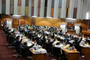 Deputadu sira halo diskusaun no aprovasaun orsamentu iha plenária Parlamentu Nasionál.