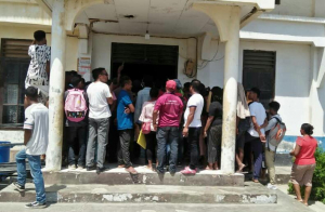 Komunidade sira hamutuk ho autoridade lokal hala&#039;o hela asaun konferénsia imprénsa ida iha sede suku Komoro hodi &quot;ezíje&quot; governu nia klarifikasaun ba liste reklamante hamutuk ema na&#039;in 1200 ne&#039;ebé kontinua lakon no halo halo komunidade balu seidauk simu subsídiu $.200 husi governu, kuarta (25/11).