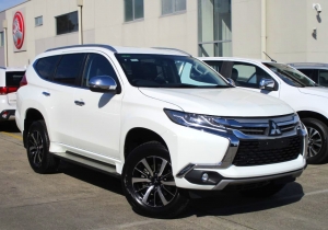 Karreta Marka Pajero Sport