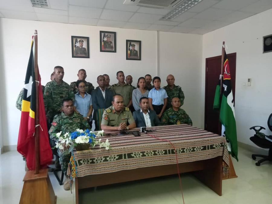 Xefe Estado Maios F-FDTL, Kolonel, Koliati (segundu husi liman Karuk) hamutuk ho ninia estrutura wainhira ko&#039;alia ba Jornalista sira iha Kuartel Jeral F-FDTL Fatu Hada Dili (30/7)