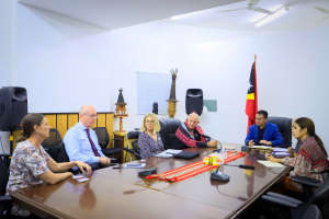 Ekipa husi Universidade Charles Darwin Austrália ne’ebé lidera Profesór Scott Bowman, hala’o enkontru ho Ministru Turizmu Komérsiu no Indústria (MTKI), José Lucas do Carmo da Silva.