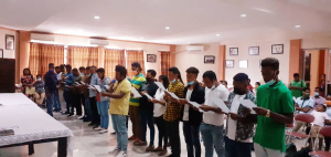 Traballadór timoroan reentry hamutuk nain 20 ne&#039;ebé atu ba servisu iha programa Seasonal Worker Program (SWP) iha australia, lee hela dekalarasaun no juramentu, Iha SEFOPE Alarico nia oin iha SEFOPE Kaikoli, Tersa (23/02)