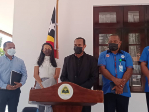 Country Manager  Empreza ENI, Angelina Batista Branco ho Sekretáriu Estadu Arte no Kultura, Teófilo Caldas, ko&#039;alia hela ho jornalista sira iha Rezidensia Primeiru Ministru, Taur Matan Tuak, Faról segunda (04/10).