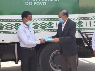 Prezidente Autoridade RAEOA, José Luis Guterres &quot;Lugu&quot; ofisialmente entrega sentru saúde movel ida ba reprezentante SIJK DR. Aurelio Guterres iha CCD (4/5)