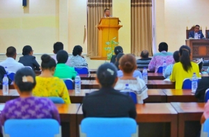 Sekretáriu Estadu Formasaun Profisionál no Empregu SEFOPE Julião da Silva hato&#039;o hela nia lian menon wainhira halo abertura semináriu preparasaun feto ba iha ekonomia dezenvolvimentu nasionál, iha Dili, (05/12)