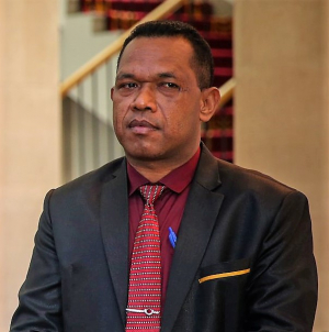 Deputada Bankada Kmanek Haburas Unidade Nasionál Timor Oan (KHUNTO), Luis Roberto.