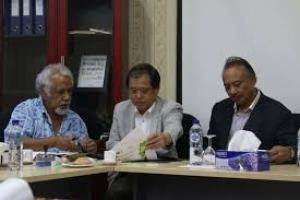 Prezidente CNRT, Kay Rala Xanana Gusmao (Karuk) hamutuk ho Sekretariu Jeral partidu CNRT, Francisco Kalbuadi Lai (Liman Los) wainhira hasoru malu ho eis Embaixador japaun ba Timor Leste iha tempu ruma liu ba
