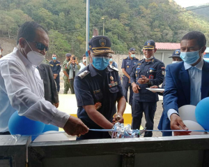 Komandante Jerál PNTL, Komisáriu Polísia, Faustino da Costa tesi hela fita hodi inaugura Postu Seguransa Polísia nian iha área Kasnafar, Aldeia Khunsing, Suku Bokolelo, Postu Administrativu Laulara, Munisipiu Aileu, sesta (20/07).