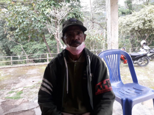 Xefe suku Humboe Calistro Madeira da Cruz ko&#039;alia hela ho jornalista tempotimor iha suku Humboe. Segunda (12/4)