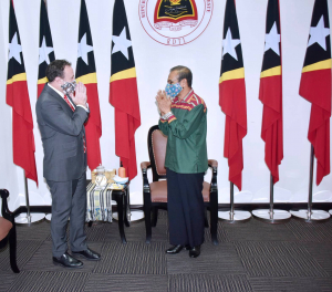 Primeiru-Ministru Taur Matan Ruak, iha Palásiu Governu Dili, simu iha audiénsia Embaixadór Austrália iha Dili, Peter Roberts ho nia staff embaixada, hodi diskute kle’an liután kona-ba kooperasaun bilateral país rua nian, espesiál apoiu Governu australianu nian ba vasina kontra KOVID-19