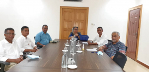 Sekretariu Jeral FRETILIN, Dr Mari Alkatiri, akompaña husi Sekretariu Jeral Adjuntu FRETILIN Flavio Silva, hasoru malu formalmente ho Lideransa Partidu Demokratiku hanesan Presidente Mariano Assanami Sabino, Sekretariu Jeral Antonio da Conceição Kalohan, Prezidenti CPN-PD Adriano do Nascimento no Vise Prezidenti CPN-PD Lurdes Bessa (9/10)