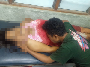 Matebian Membru PNTL, Primeira Sarjentu Rosalina dos Santos ne&#039;ebe deskonfia oho husi nia laeen iha Beto Barat.
