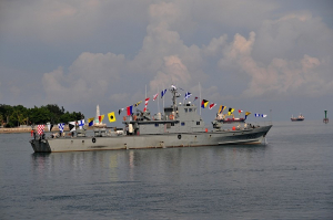 Ro Naval rua ne&#039;ebe atraka hela iha tasi laran.