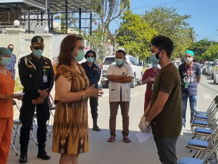 dra. Odete da Silva Viegas, ko&#039;alia ho pasiente Covid 19 ne&#039;ebe rekopera ona iha Centru Saude Vera Cruz, Dili (1/4)