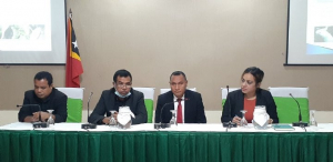 Sekretariu Estadu Ambiente, Diometrio de Carvalho Amaral ho SEP  Elidio  de Araujo partisipa iha atividade fahe hanoin ba malu iha salaun Tower Fatuhada, Dili, Tersa (21/07)