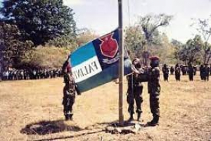 FALINTIL sira hasa&#039;e Bandeira iha selebrasaun loron FATILIN 20 de Agusto momentu balu liuba. loron 