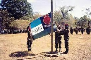 FALINTIL sira hasa&#039;e Bandeira iha selebrasaun loron FATILIN 20 de Agusto momentu balu liuba. loron 
