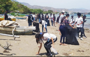 Grupu Movimentu Juventude Milennial (MJM) halo limpeza jerál iha Tasi ibun Lesidere, domingu (19/09).