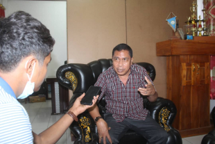 Administradór munisípiu Manatuto, Fernando Sousa koalia hela ba TempoTimor iha nia kna&#039;ar fatin, Sau Manatuto,  (08/09).