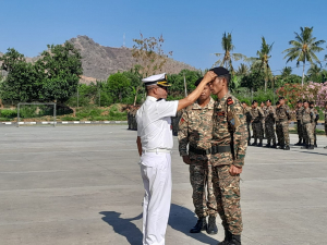 Komandante Komponente Naval Komodoro Higino Das Neves, hasai hela boña membru F-FDTL, Julio Garcio Pinto iha Hera,  Segunda,(23/10).