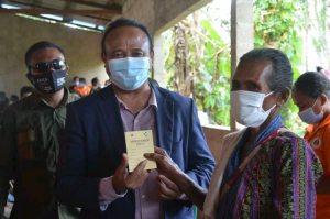MAPKomS, Francisco Martins Jerónimo konversa hela ho komunidade kona-ba vasina iha suku Seloi kraik-Aileu, kinta (25/06).
