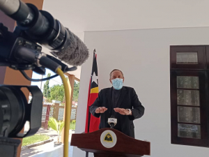 Ministru Defeza, Filomeno da Paixão de Jesus  ko&#039;alia ba Jornalista sira hafoin hasoru malu ho Primeiru Ministru iha Farol, Dili, Tersa (27/4)