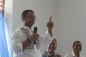 Sekretáriu Estadu Kooperatiba (SEKoop) Elizário Ferreira hatoo hela nia palestra iha salaun administrasaun postu Iliomar, kinta (22/10).