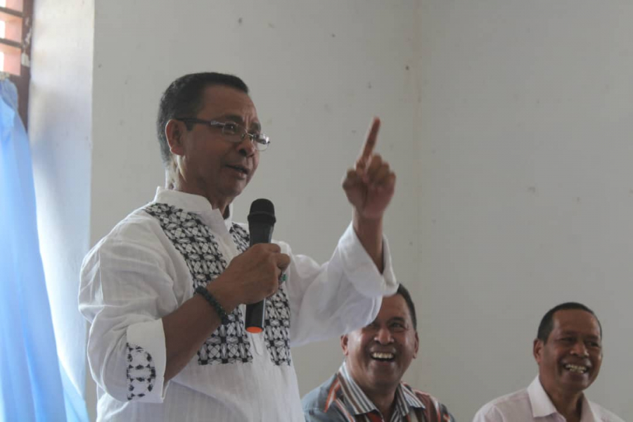 Sekretáriu Estadu Kooperatiba (SEKoop) Elizário Ferreira hatoo hela nia palestra iha salaun administrasaun postu Iliomar, kinta (22/10).