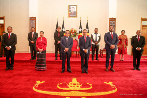 Foto hamutuk membru VIII Governu konstitusional ne&#039;ebe simu pose husi Prezidente husi Prezidente da Republika, Dr. Francisco Guterres Lu Olo no PM Taur Matan Ruak, iha palasiu Prezidensial Dili (29/5)