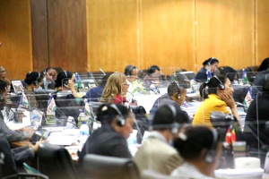 Deputadu sira tur hela iha plenaria Parlamentu Nasional.