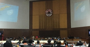 Eis Prezidente da Republika no Xefe negosiadór prinsipal Fronteira Marítima, Xanana Gusmão halo aprezentasaun iha Parlamentu nasional kona ba razaun alterasaun ba leis ne&#039;ebe governu propoin ona ba Parlamentu Timor Leste, (16/07)