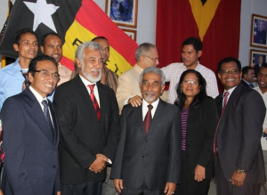 Prezidente da Republika, Dr. Francisco Guterres Lu Olo, Prezidente CNRT, Kay Rala Xanana Gusmao, Sekretariu Jeral partidu FRETILIN, Dr. Mari Alaktiri no eis Prezidente da Republika, Dr. Jose Ramos Horta foto hamutuk iha momentu ruma sei di&#039;ak malu nian