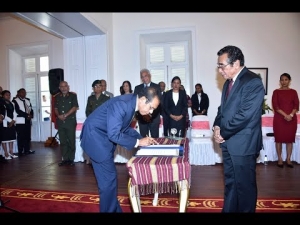 Prezidente da Republika, Dr. Francisco Guterres Lu Olo, wainhira fo pose ba Primeiru Ministru VIII Governu Konstitusional iha Palasiu Nobre, Lahane, Dili iha 2018 liu ba