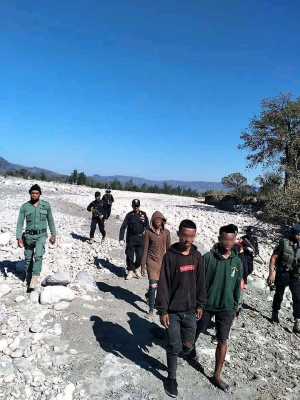 Membru PNTL la’o haleu hela Membru GAM na’in-4 ne’ebé kaptura iha área Mota Malibaka.