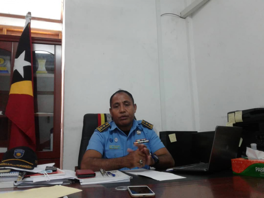 Komandante PNTL munisípiu Manatutu, Superintendente Xefi Afonso da Costa wainhira ko&#039;alia ba Jornalista www.tempotimor.com iha nia kna&#039;ar fatin, Manatutu