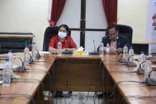 Ministra Saúde (MS) dr. Odete Maria Freitas Belo, MPH ho Vise-Ministru Saúde (VMS) Sr. Bonifácio Mau Coli dos Reis Lic.SP hala’o enkontru ho Pilar ida (1) to’o sia (9) ko’alia kona-ba preparasaun prevensaun Covid-19 nian ba loron finadu nian, iha  Palácio das Cinzas, Caicoli, Dili (29/10)