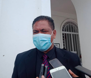 Ministru Ensinu Superior Siensia no Kultura (MESSK), Longuinos do Santos hatan hela ba Jornalista nia perguntas hafoin remata reuniaun Konsellu Ministru iha palasiu governu, kuarta (16/12).
