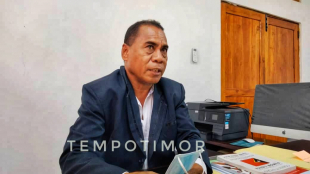 Administradór munisípiu Covalima, Francisco de Andrade ko&#039;alia hela ho jornalista tempotimor iha nia knaar fatin Suai