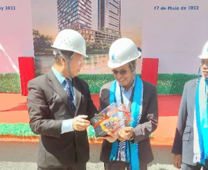 Primeiru Ministru (PM), Taur Matan Ruak, dada lia ho lider emoreza ba konstrusaun Timor Marina Square, iha Largo Lesidere, tersa (17/05).