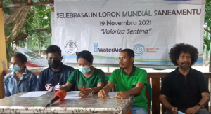 Plataforma Nasional Besi Timor-Leste hamutuk ho membru rede 14 hala&#039;o komunikadu imprensa, hafoin selebra loron mundiál saneamentu iha edifísiu Asosiasaun Hak, Farol, sesta (19/11). 