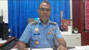 Segundu Komandante PNTL Munisípiu Dili Superentendente Asistente PNTL Euclides Belo ko&#039;alia hela ho jornalista sira iha Komandu PNTL Kaikoli