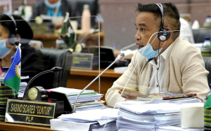 Deputadu bankada Partidu Libertasaun Popular (PLP) Sabino Soares Guntur iha Plenaria PN