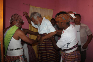 Lia-na&#039;in sira husi munisípiu Manatutu fó hatais ba Komandante ein xefe Kayrala Xanana Gusmão ho identidade povu Manatutu nian. Segunda (8/9)