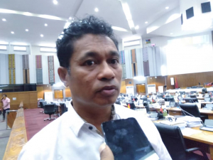 Prezidenti Partidu Demokratiku Mariano Assanami Sabino  dada lia hela ho Jornalista tempotimor.com iha uma fukun Parlamentu nasional Dili, Tersa (11/08)