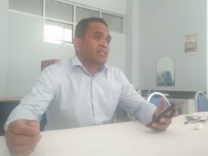 Sekretáriu Autoridade Munisípal Baucau, Simão dos Santos Marques Pinheiro ko’alia hela ba media sira iha iha kna&#039;ar fatin vila nova, kuarta (20/10).